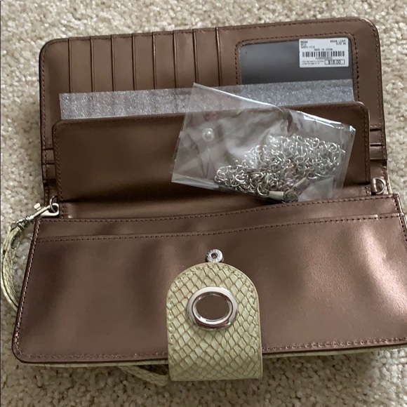 B2GOFREE 🍭Clutch/Wristlet NWTs - Picture 6 of 8